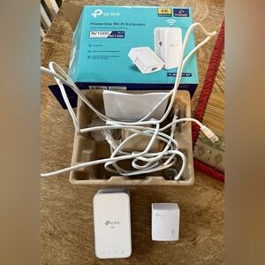 TP-Link White Powerline WiFi extender